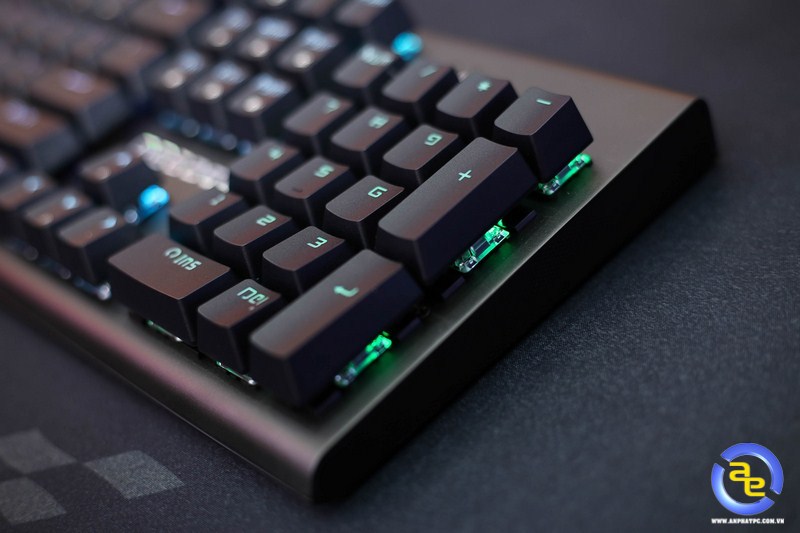 Geezer GS2 RGB với switch đ&iacute;nh nổi tr&ecirc;n bề mặt ph&iacute;m