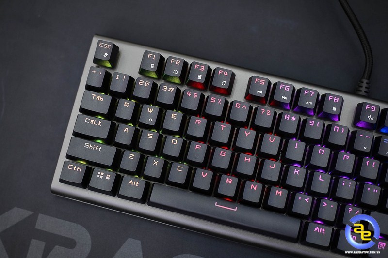 Geezer GS2 RGB v&ocirc; địch trong tầm gi&aacute;