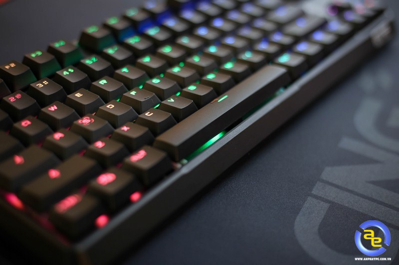 lớp vỏ Fuhlen SM680R RGB có độ hoàn thiện cao