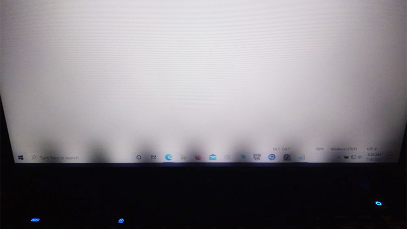 Màn hình máy tính bị thâm đen ở góc dưới màn hình