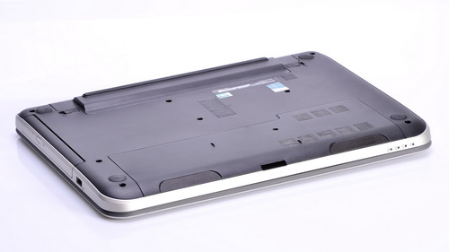 Laptop Dell Đệm cao su chạy suốt chiều dài pin giúp hấp thụ chấn động Laptop Dell Đệm cao su chạy suốt chiều dài pin giúp hấp thụ chấn động