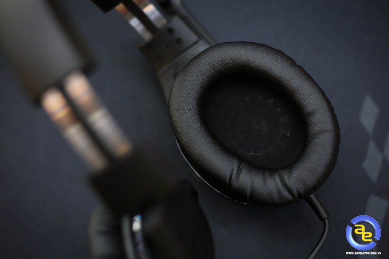 HyperX Cloud Stinger với earpad lớn chùm kín tai