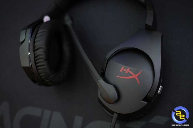Kingston HyperX Cloud Stinger có vỏ làm bằng nhựa đên nhám