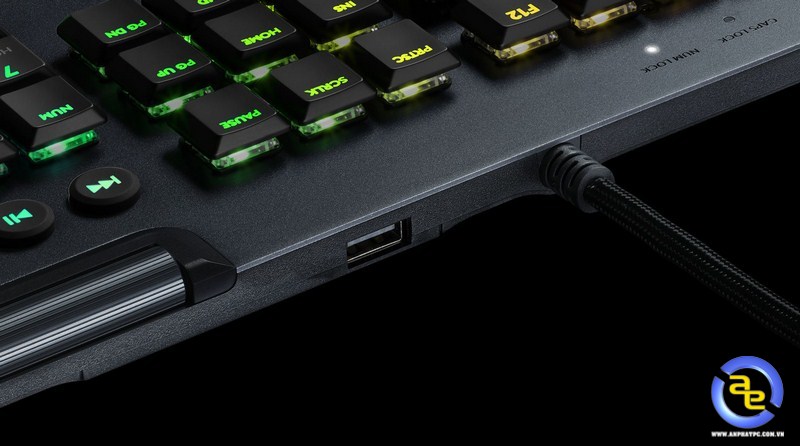Logitech G813