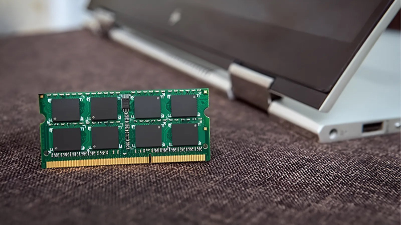 Laptop cho sinh viên ngành thương mại điện tử nên có nhiều RAM