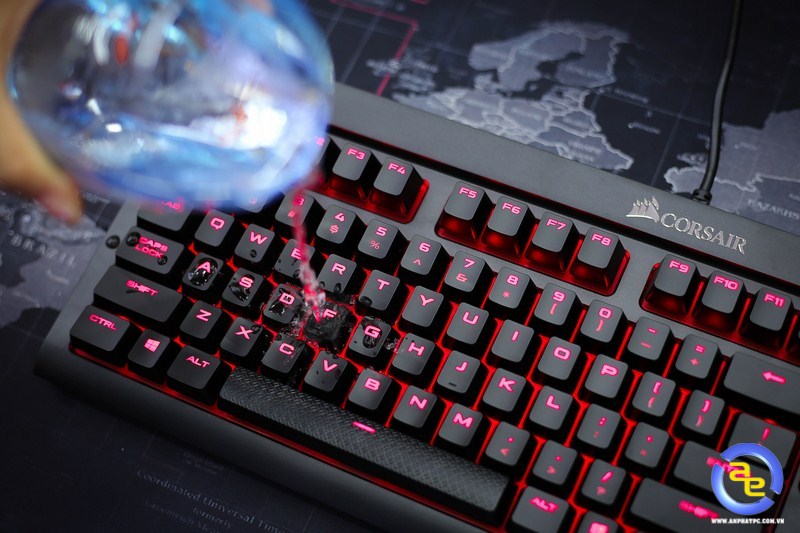 Bàn phím cơ Corsair K68 Red switch - Bàn phím cơ chống nước