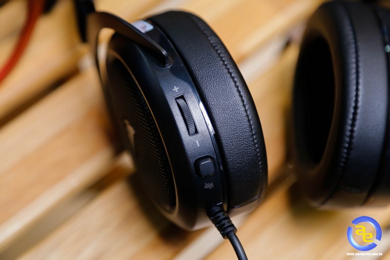 Volume control trên Corsair HS60