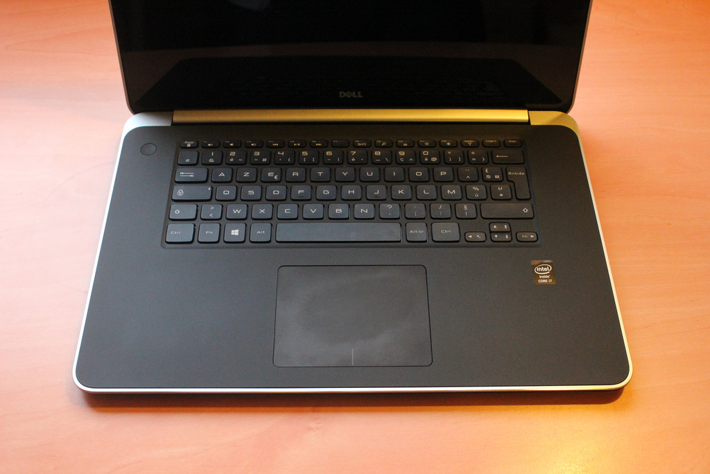 Bàn phím và touchpad