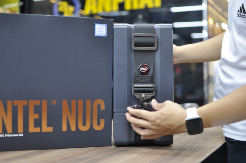 Đập hộp NUC 9 Extreme 9i9 KIT - PC bé như quyển sách nhưng cấu hình siêu khủng: Chip core i9, hỗ trợ VGA RTX 3080! - Ảnh 3. Đập hộp NUC 9 Extreme 9i9 KIT - PC bé như quyển sách nhưng cấu hình siêu khủng: Chip core i9, hỗ trợ VGA RTX 3080! - Ảnh 3.